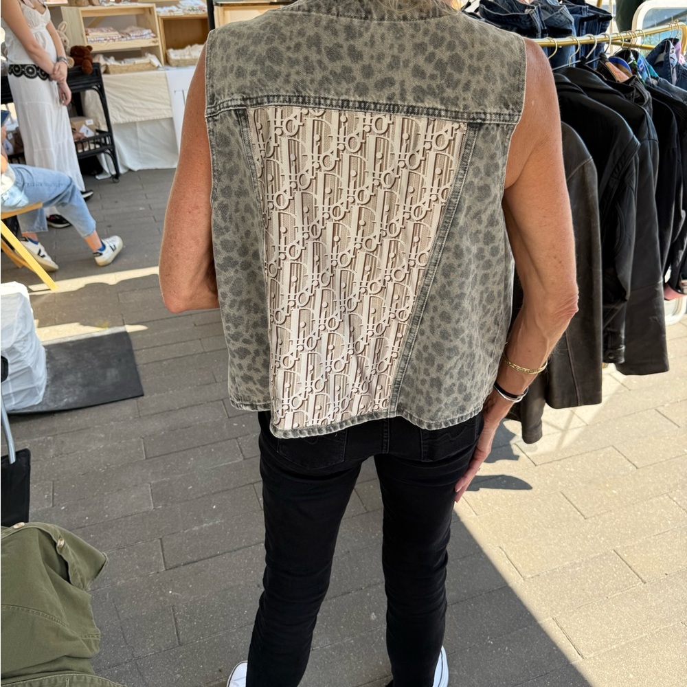 Universal Thread Gray Animal Print Vest - Picture 8 of 8